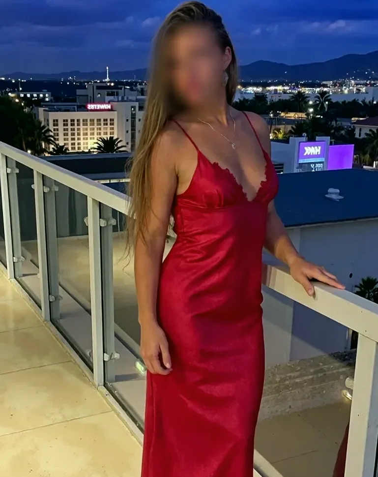 Catriona, 23