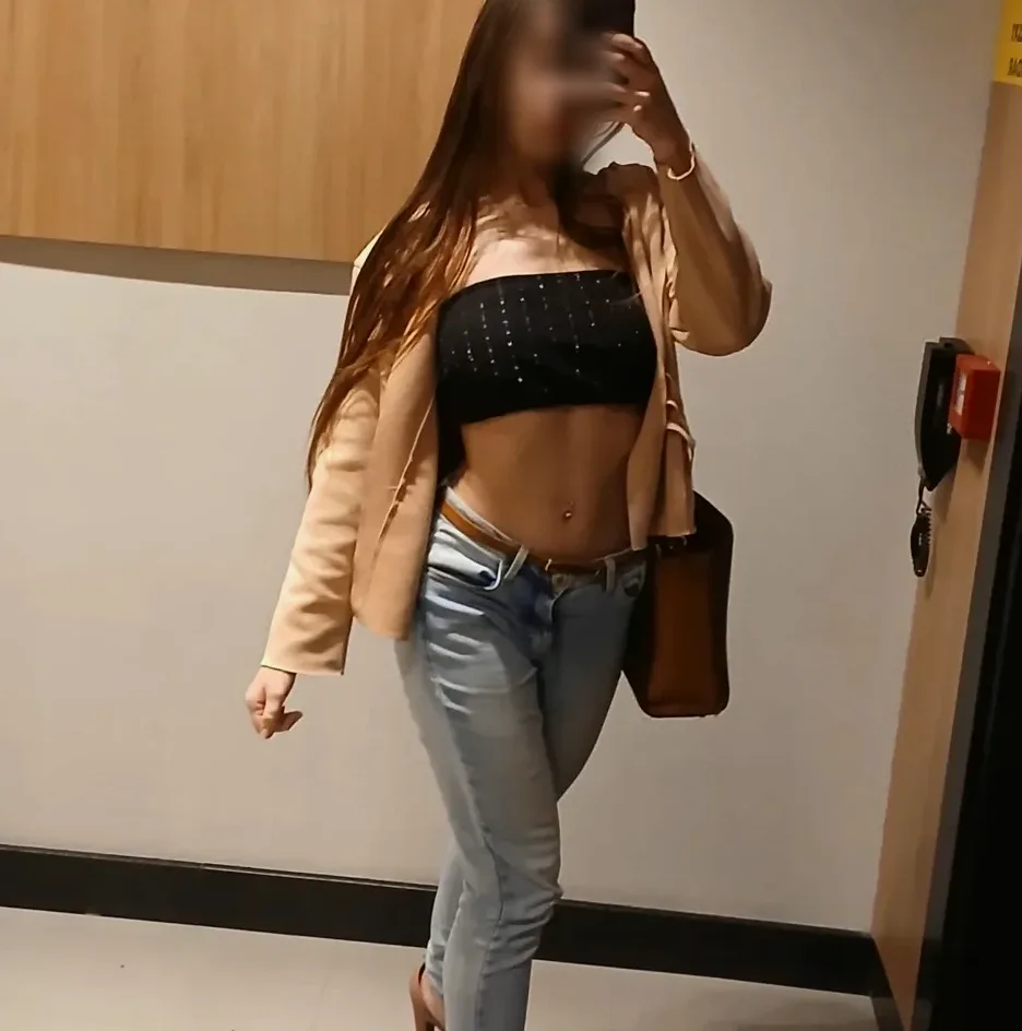 Lara, 21