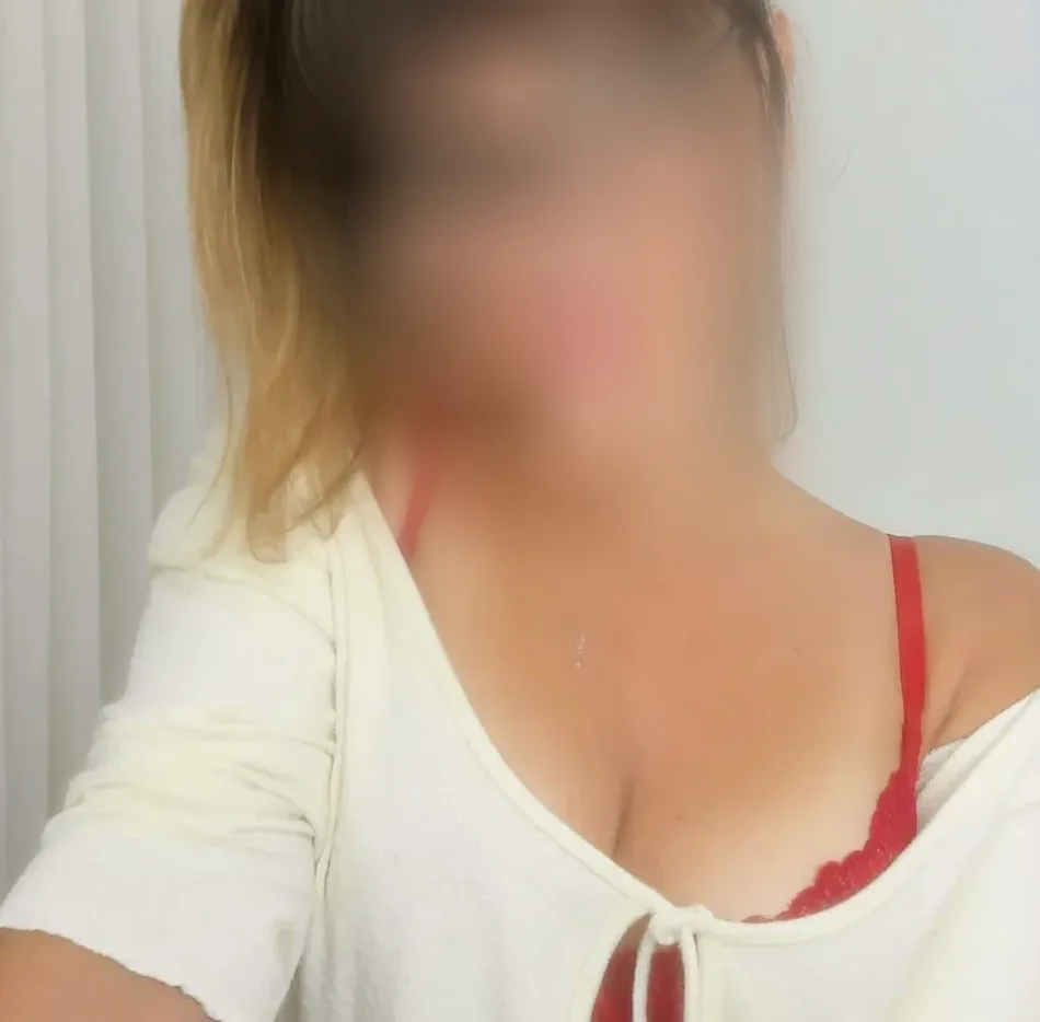Sarah, 28